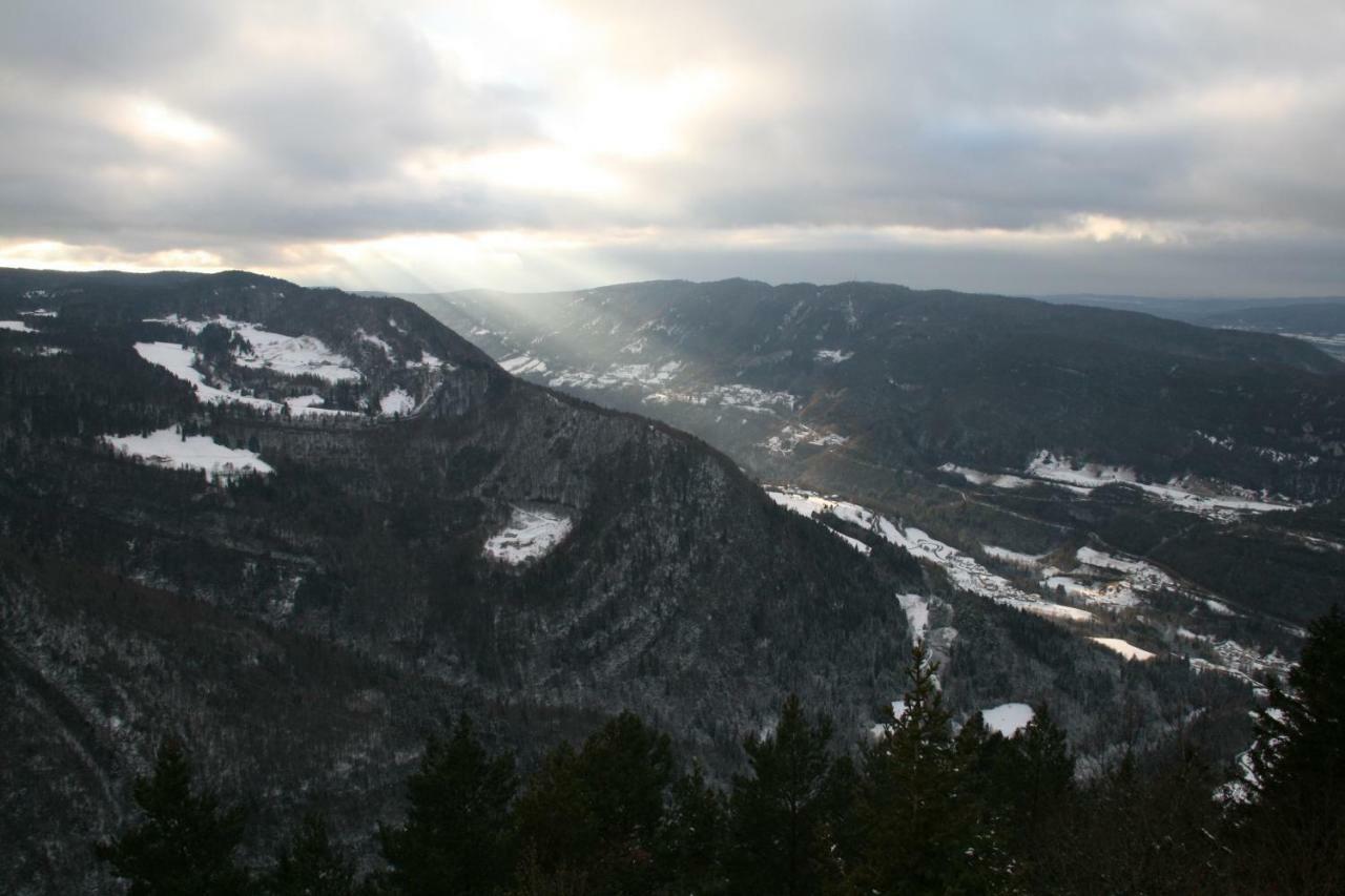 Au Coeur Du Lapidaire Septmoncel-Les-Molunes Exteriör bild