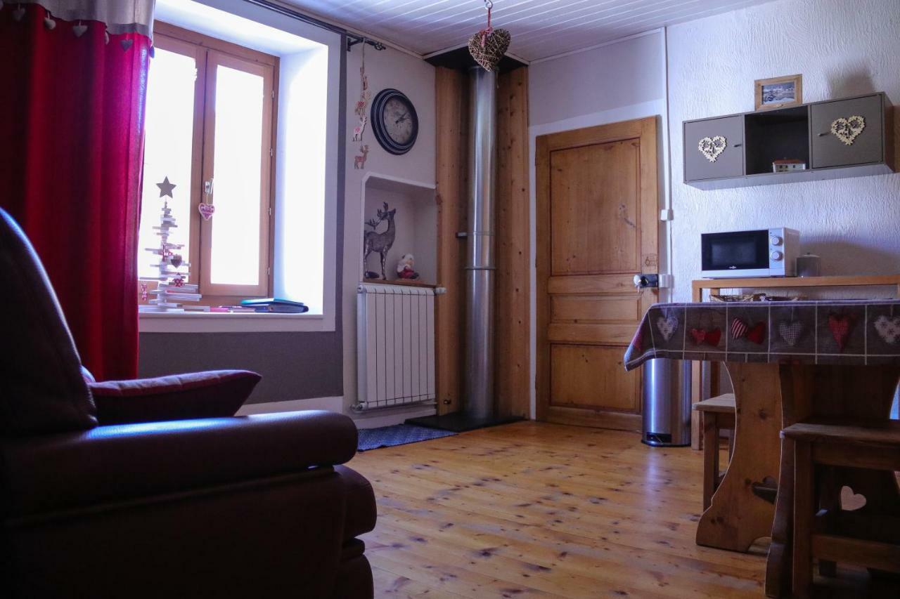 Au Coeur Du Lapidaire Septmoncel-Les-Molunes Exteriör bild